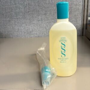 Avon Skin So Soft Bath Oil Spray With Pump New Factory Sealed Rare 8 Oz bottle